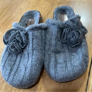 Beautiful slippers madden girl size 5